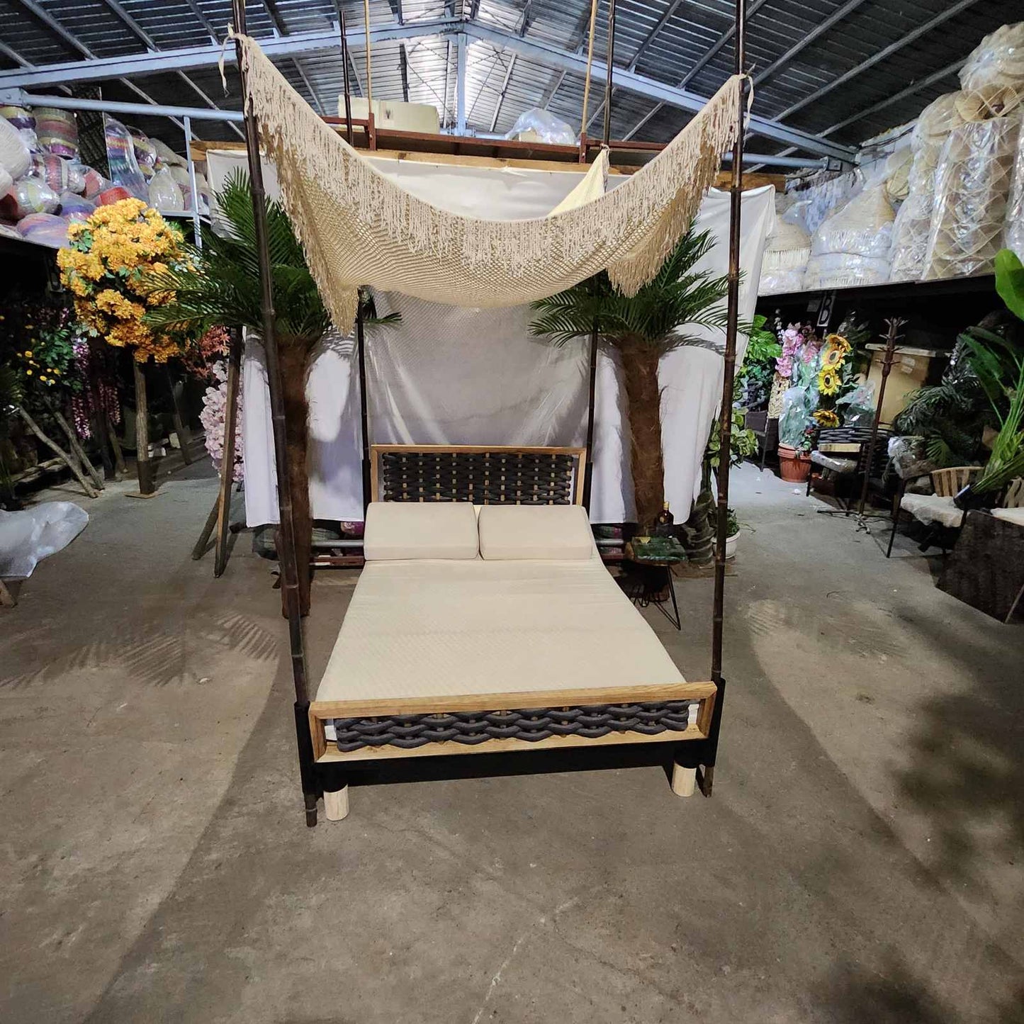 Плажно легло със сенник от макраме